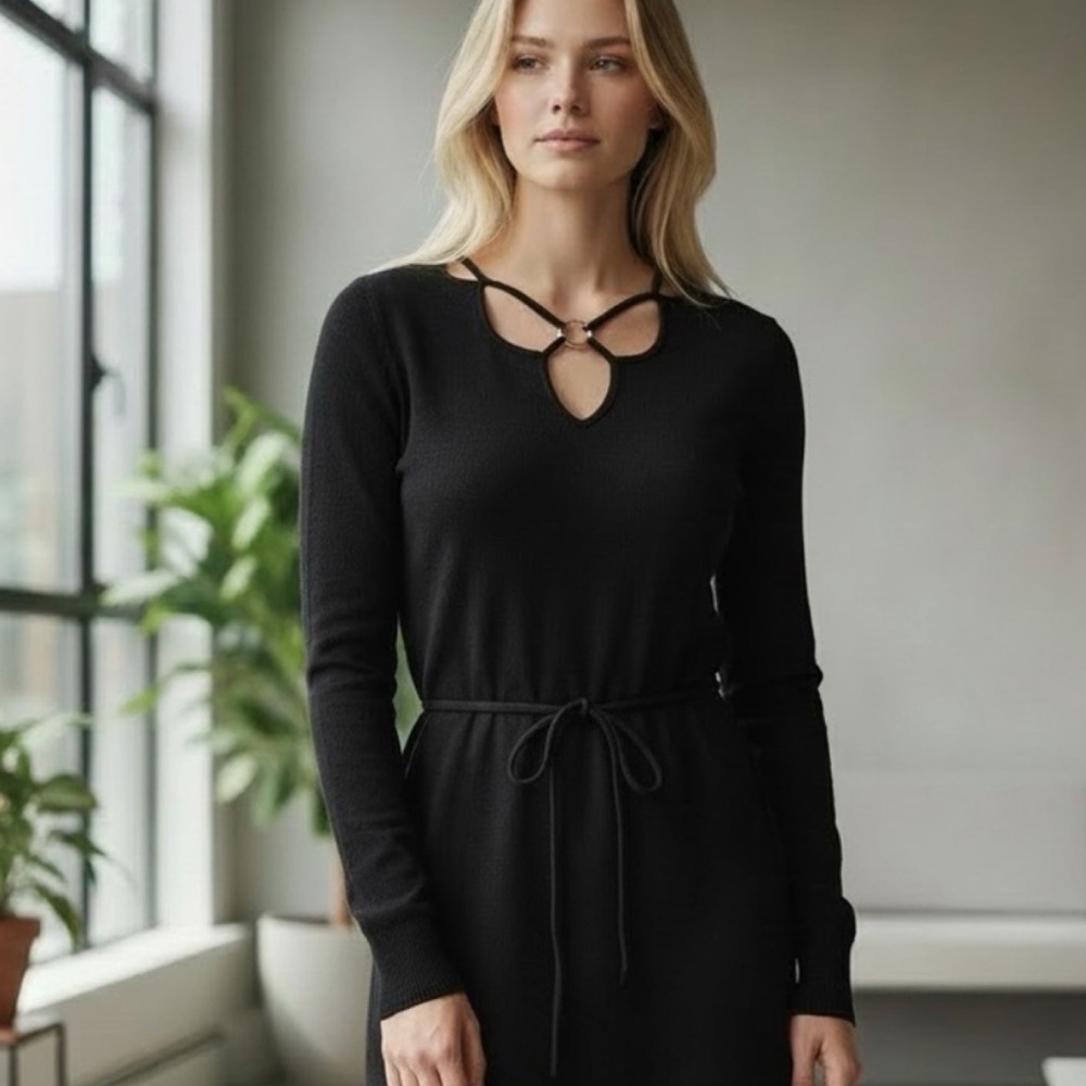 ❤️ Vintage BCBGMaxAzria Black Knit Dress with Silver Cut Out